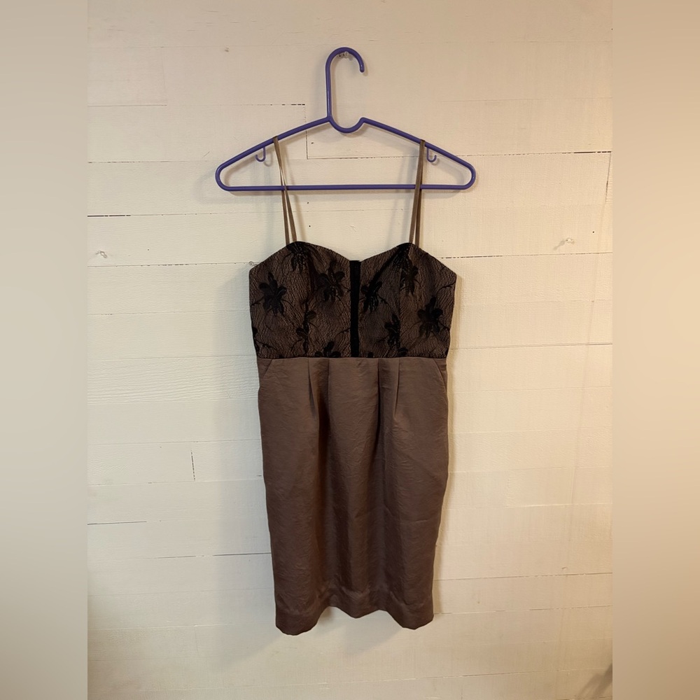 BCBGeneration Lace Bodice Taupe Cocktail Dress with Pockets Size 8 - Picture 2 of 8